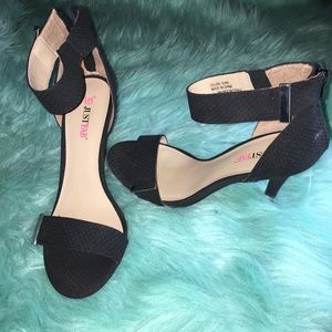 “Gillian” heels